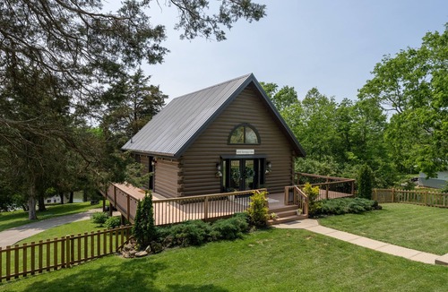 Dry Ridge Cabin | Cozy, family friendly country Side Cabin 15 Min to the Ark Encounter w/fire pit