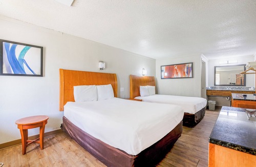 Richmond Hotel | Cozy Garden Inn By OYO Hwy 40 Richmond