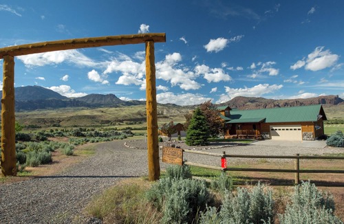 Cody Cabin | Cozy Guest House on the Road to Yellowstone!