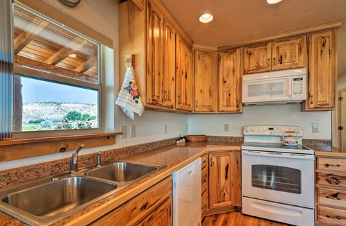 Henrieville Cottage | Cozy Henrieville Cabin: 18 Mi to Bryce Canyon NP!