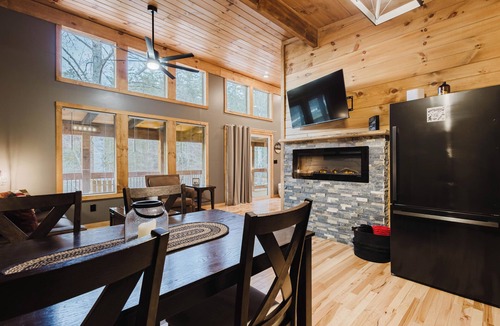 Campton Cabin | Cozy hiker’s retreat with relaxing hot tub.