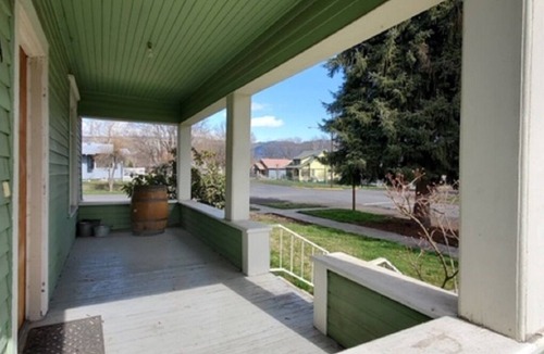 Kamiah House | Cozy Historic Home