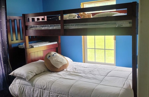 Ruffin House | Cozy home. 15 minutes from the lake and 30 minutes from the beach!