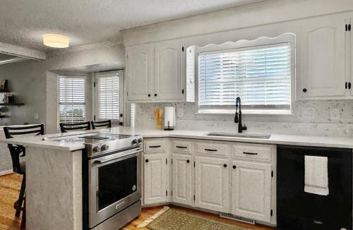 North Charleston House | Cozy Home Away From Home - Pet-friendly, King bed