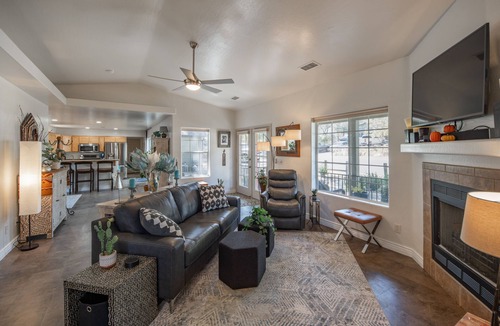 Prescott House | Cozy home in quiet neighborhood. Short walk to downtown "Preskitt"!