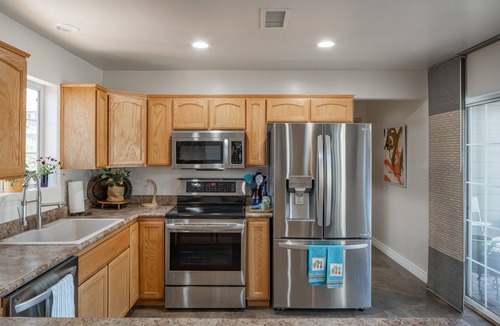 Prescott House | Cozy home in quiet neighborhood. Short walk to downtown "Preskitt"!