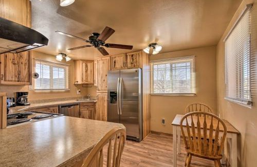 Henrieville House | Cozy Home w/Canyon Views: 2 Mi to Grand Staircase