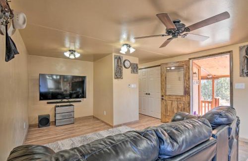 Henrieville House | Cozy Home w/Canyon Views: 2 Mi to Grand Staircase