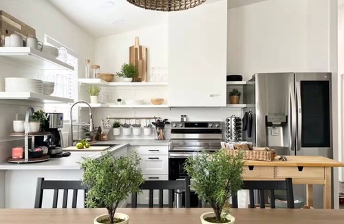 Gilbert House | Cozy Home with HotTub, Patio, Grill & Park Views