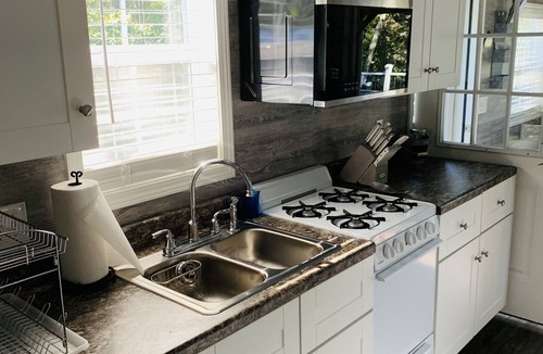 Wellington Cottage | Cozy Hot Tub Cottage!
