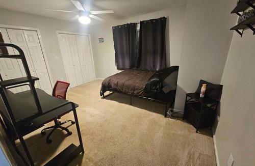 Salisbury House | Cozy house 30 mins from beach & near colleges!