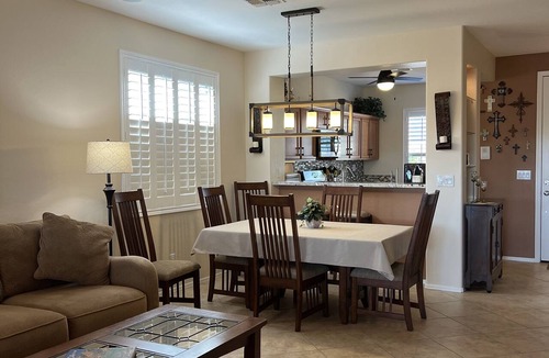 Anthem House | Cozy house centrally located to events and attractions.