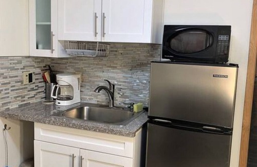 The Village Cabin | Cozy Lake-View Lodge Cabin #3 (2 BR Near Village)
