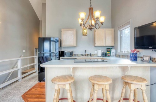 Lakeside Bed & Breakfast | Cozy Lakefront Apartment w/Private Beach