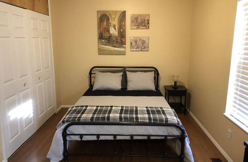 Lexington House | Cozy Lexington 2-Bedroom Ranch House