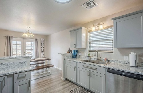 Golden Springs House | Cozy Modern 3-bedroom House in Gold Canyon Dark Sky Community & Mountain Views