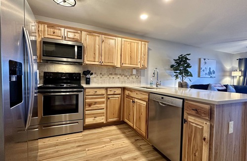 Dillon Condo | Cozy, Modern Lakeside Condo