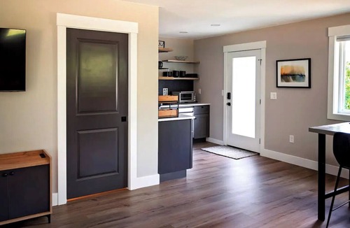 Pleasant Valley Apartment | Cozy modern studio apartment in quiet Ridgefield with AC