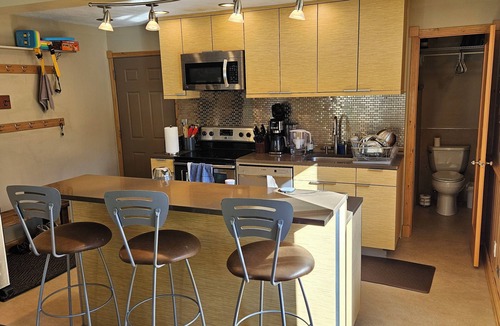 Mead Condo | Cozy Mount Spokane Condo w/Wi-Fi, access to Hot Tub, Pool and Sauna