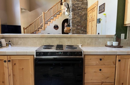 Alpine Northeast House | Cozy mountain retreat with a hot tub; steps to national forest trails!
