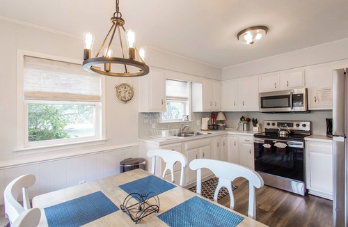 Northeast Virginia Beach House | Cozy Ocean Side Beach Cottage at Fantastic Location North End of Virginia Beach