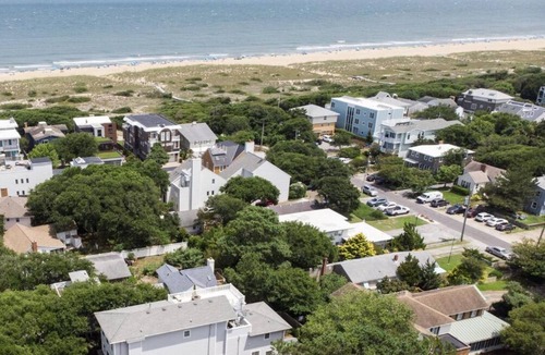Northeast Virginia Beach House | Cozy Ocean Side Beach Cottage at Fantastic Location North End of Virginia Beach