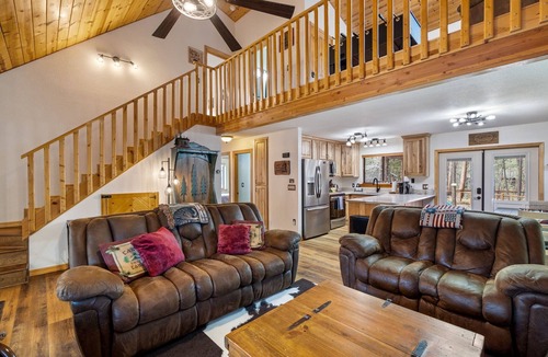 Pinetop Cabin | Cozy Pinetop Cabin – Dog-Friendly Getaway on Spacious Fenced Corner Lot!