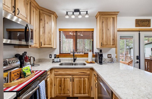 Pinetop Cabin | Cozy Pinetop Cabin – Dog-Friendly Getaway on Spacious Fenced Corner Lot!