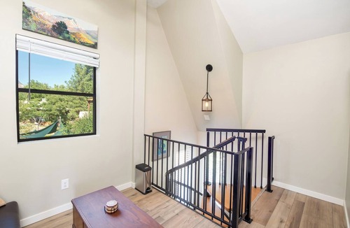 Sedona Cottage | Cozy private 1BR cottage in Sedona on Oak Creek with parking and creek access.