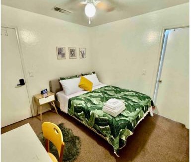 Trailwood House | Cozy Private room with Shared bathroom Inside a house