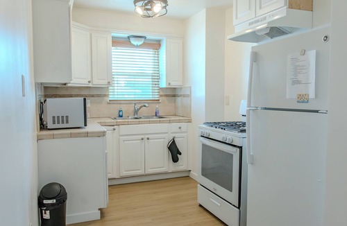 Downtown Riverside House | Cozy, Private &Safe 1Bed Home - 2 min from DTR&UCR