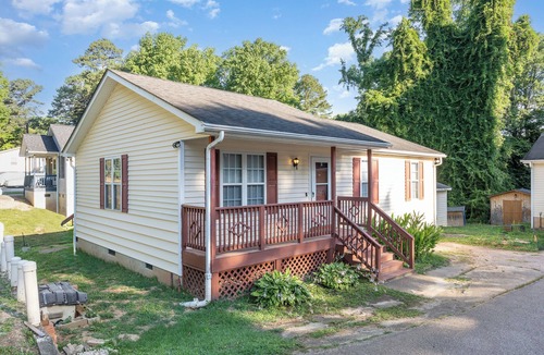 Cary House | Cozy Quiet Downtown Retreat: Walking to Cary Downtown Near WakeMed Cary Hospital