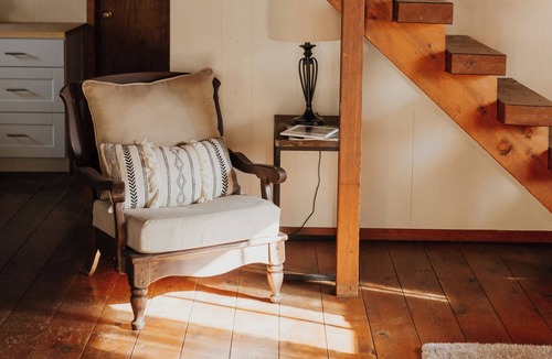 Coffee Creek Resort | Cozy Rainbow Cabin located on Coffee Creek in Trinity Alps