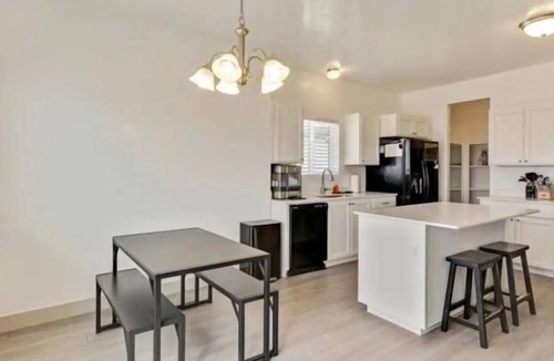 Utah County House | Cozy Rambler with Beautiful Mountains Views! Sleeps 7
