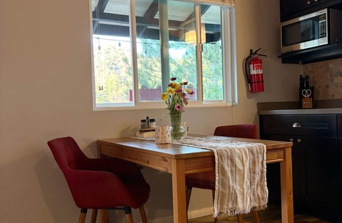 Wrightwood House | Cozy Retreat|Close to Village|Pets OK