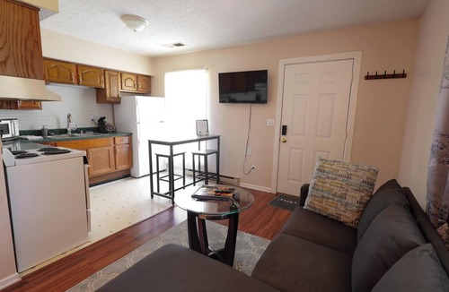 Elizabethtown Apartment | Cozy Retreat · Full Kitchen · Etown, Ford, & Ft Knox