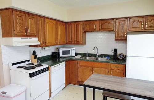 Elizabethtown Apartment | Cozy Retreat · Full Kitchen · Etown, Ford, & Ft Knox