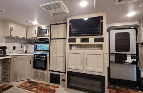 Ukiah Cabin | Cozy RV with terrific views, and peaceful surroundings.