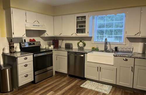 Wilmington Cottage | Cozy Seahawks Coastal Cottage Close to Everything