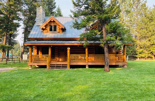 Seeley Lake Cabin | Cozy Seeley Lake Cabin, Sleeps 9, Huge Hot Tub