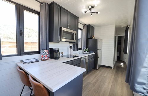Orderville House | Cozy Single Container Retreat | 25 min to Zion NP