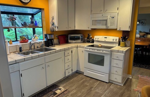 Del Monte Forest House | Cozy Single Level Patio Home in Del Monte Forest, Walk to Beach. Pet friendly