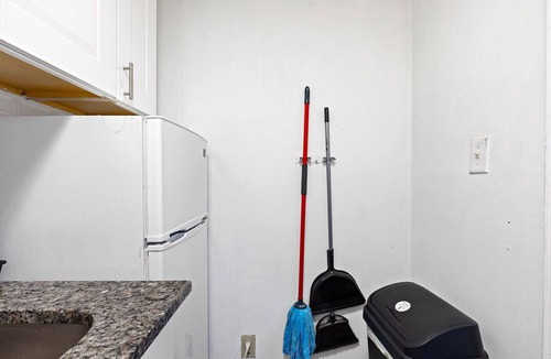Mapleton/Fall Creek Apartment | Cozy Studio Apartment - Close To It All!