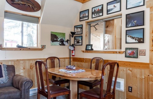 West Yellowstone Apartment | Cozy Studio getaway in West Yellowstone, just 1 minute to the park! Raven's Heart