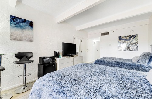 Inner Circle Apartment | Cozy Studio in the Heart of Scottsdale W/Free WiFi, Private Patio, & Shared Pool