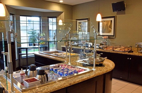 West Chester Condo | Cozy Suite | Daily Breakfast and Indoor Pool