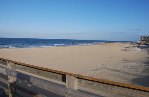 Willoughby Spit Apartment | Cozy Suite - Pet Friendly, Beach Side 1 Bedroom Apts by RedAwning