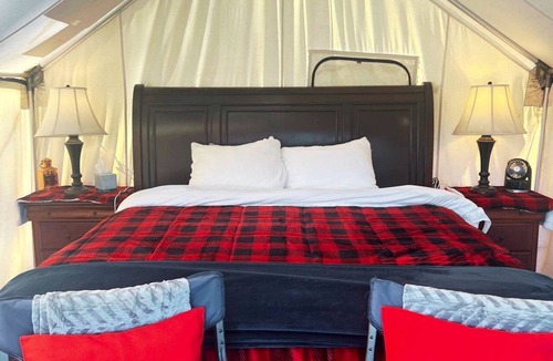 Conner RV Rental | Cozy Tented Cabin with Stunning Sights in Conner, Montana