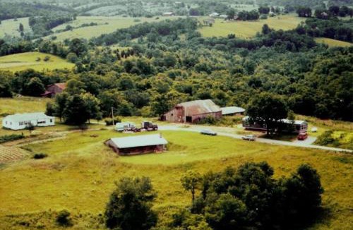 Jonesville House | Cozy Tiny House on Working Farm, for Fun Glamping Trips in Kentucky