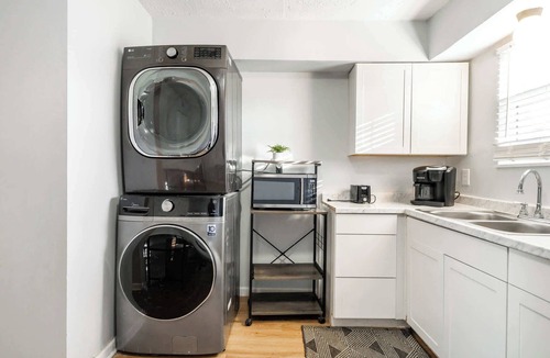 Buechel House | Cozy Townhouse Near Bardstown|Parking|Pet Friendly